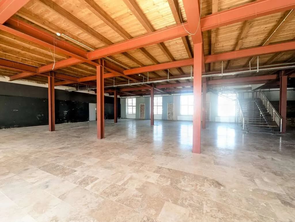 Gewerbeimmobilie mieten in Mödling – 1 196 m², € 9.628