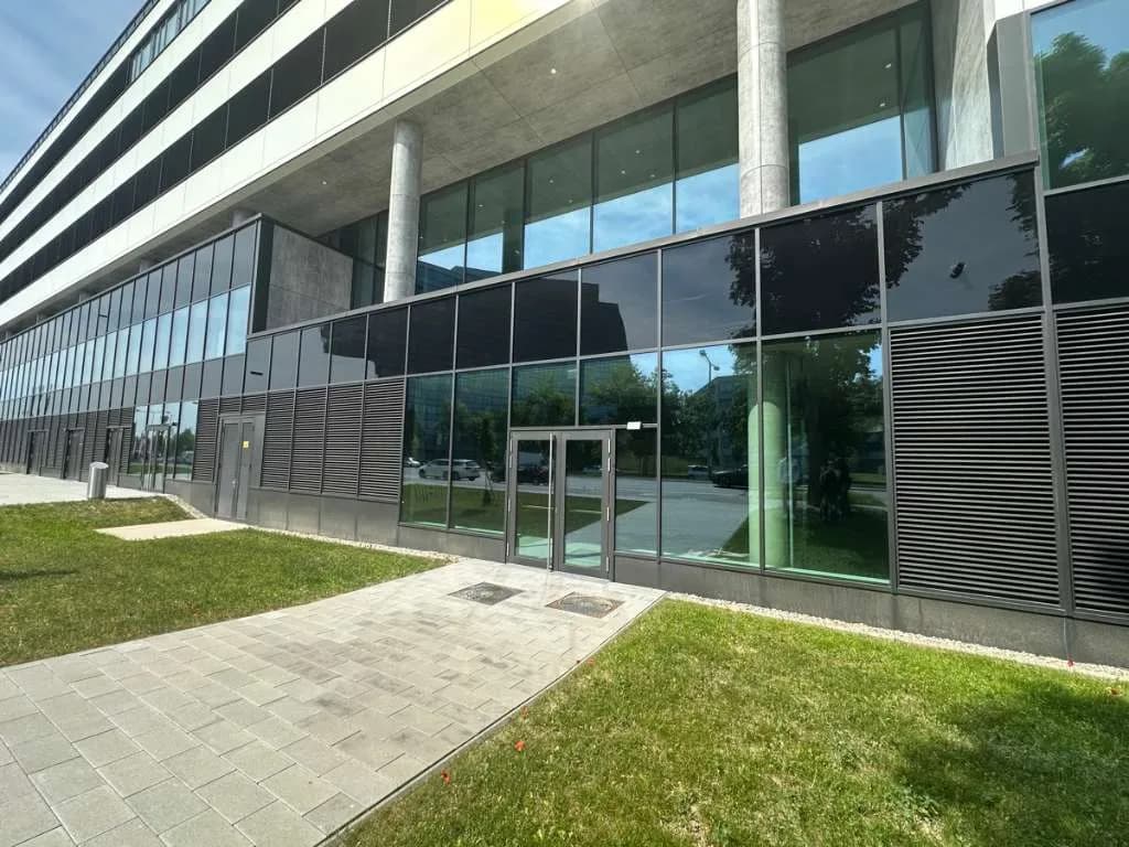 Gewerbeimmobilie mieten in Wien – 481 m², € 10.035