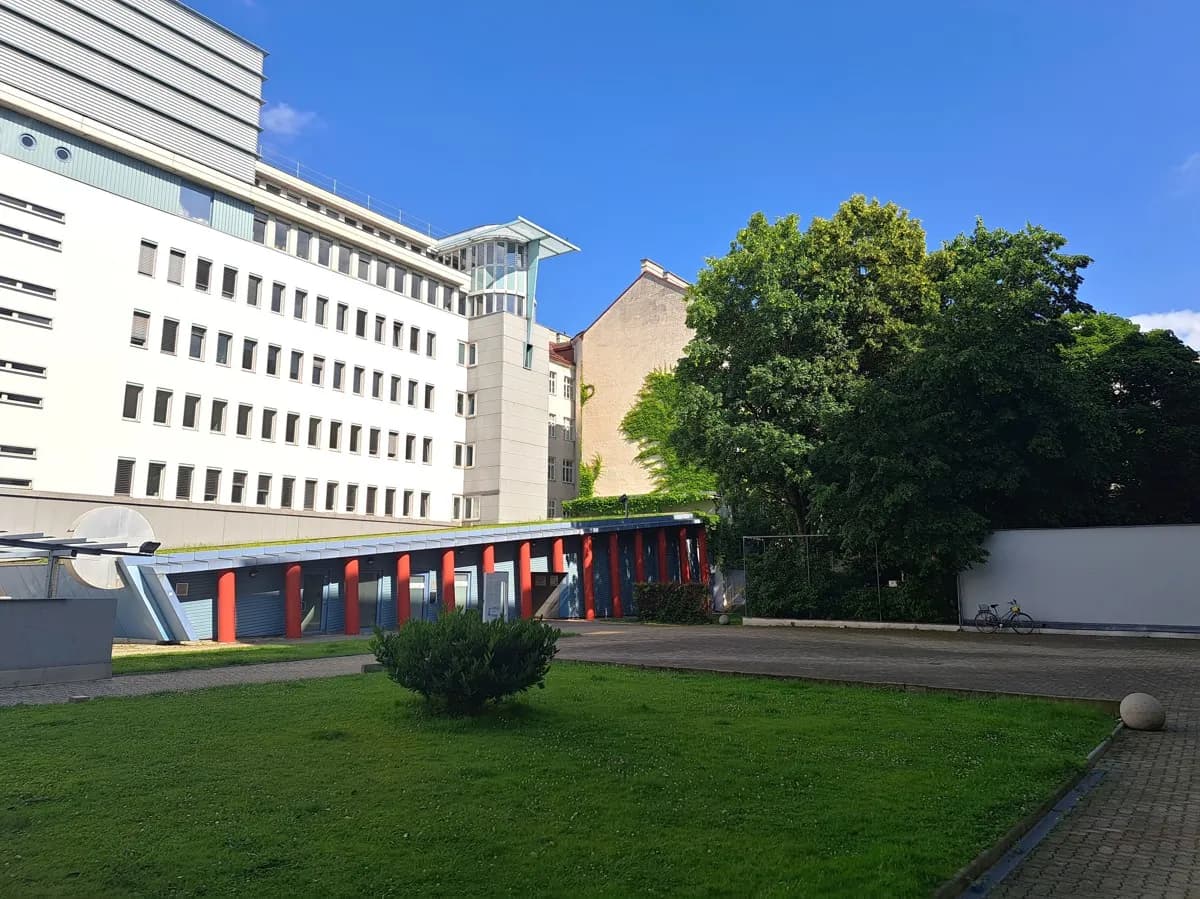 Gewerbeimmobilie mieten in Wien – 949 m², € 13 – Bild 1 von 14