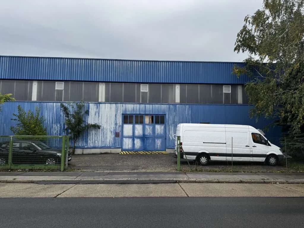 Gewerbeimmobilie mieten in Wien – 4 445 m², € 28.893