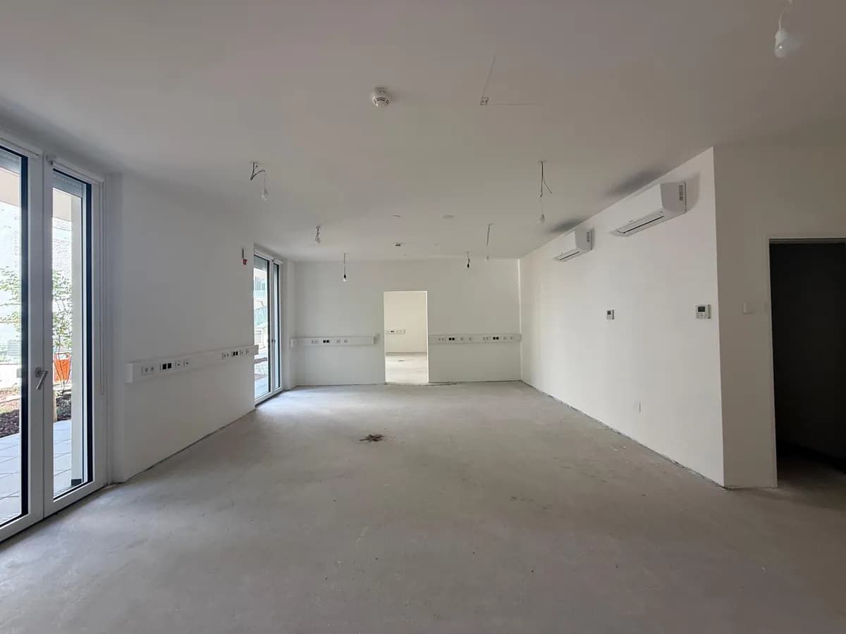 Gewerbeimmobilie mieten in Wien – 233 m², € 8