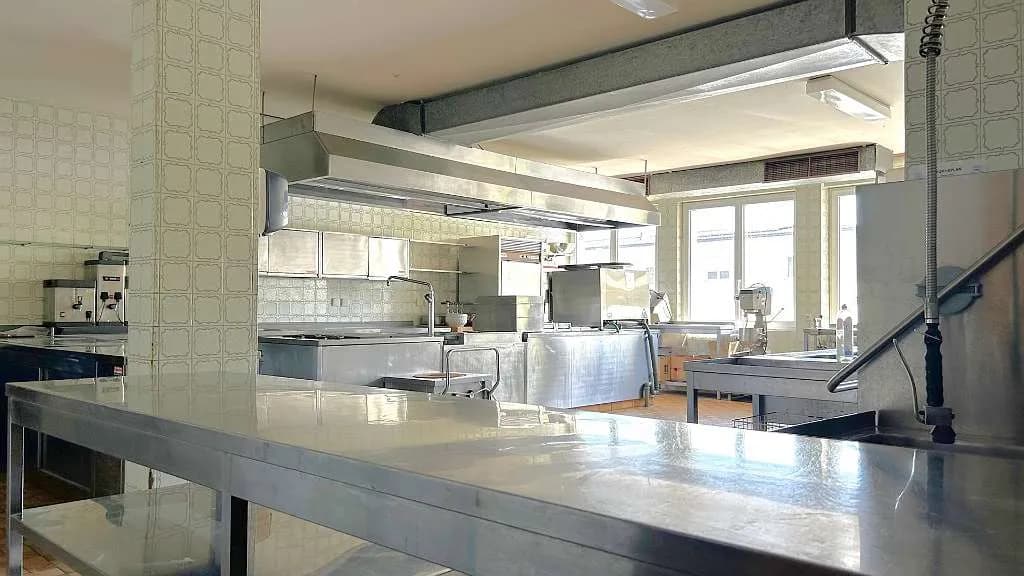 Gewerbeimmobilie mieten in Vöcklabruck – 204 m², € 2.790 – Bild 14 von 19