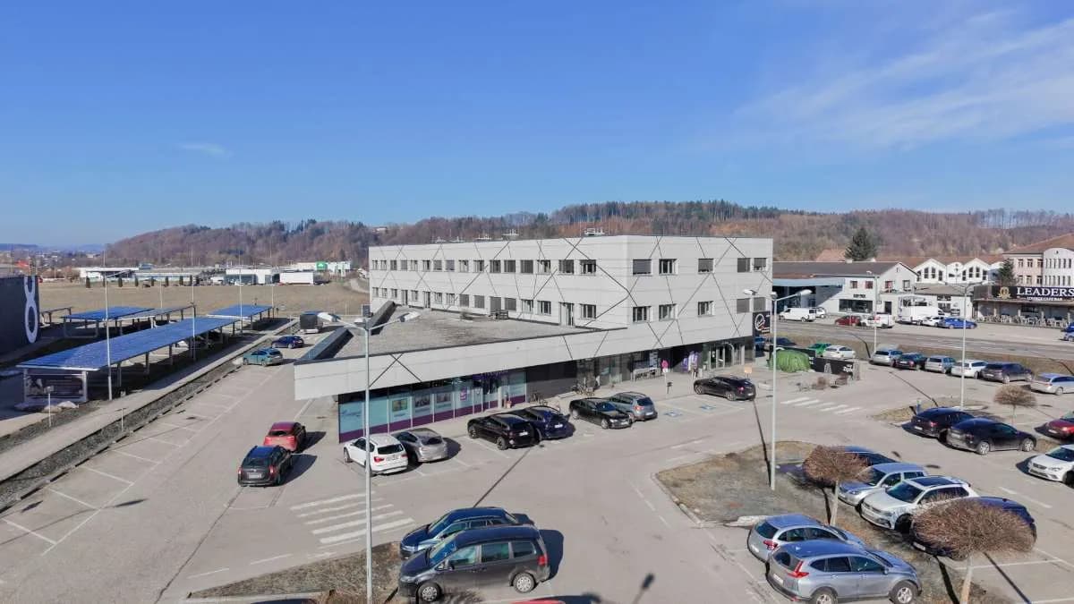 6-Zimmer-Gewerbeimmobilie mieten in Vöcklabruck – 161 m², € 2.633 – Bild 13 von 15