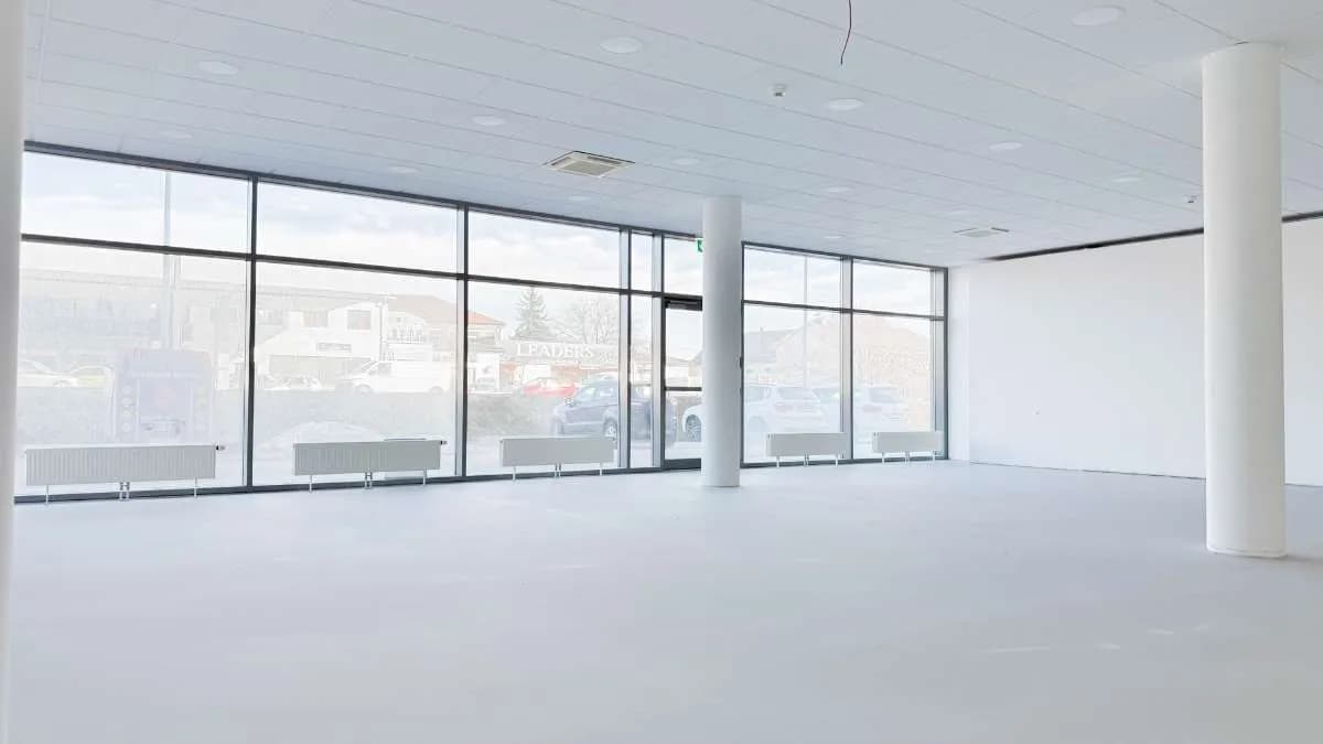1-Zimmer-Gewerbeimmobilie mieten in Vöcklabruck – 113 m², € 1.843