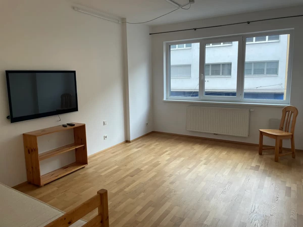 1-Zimmer-Wohnung mieten in Linz – 334 m², € 553
