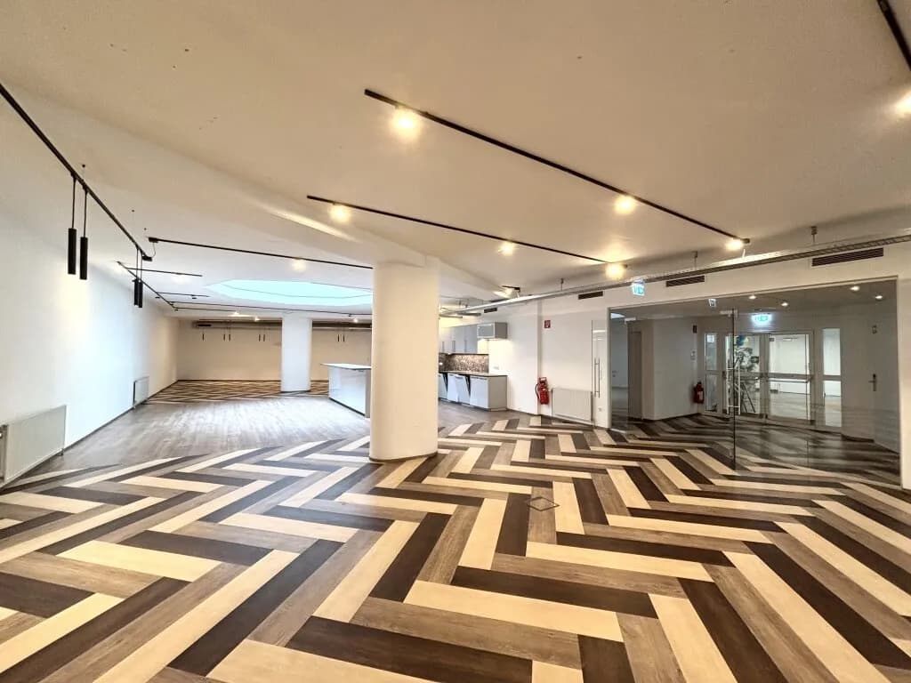 Gewerbeimmobilie mieten in Wien – 2 446 m², € 30.088