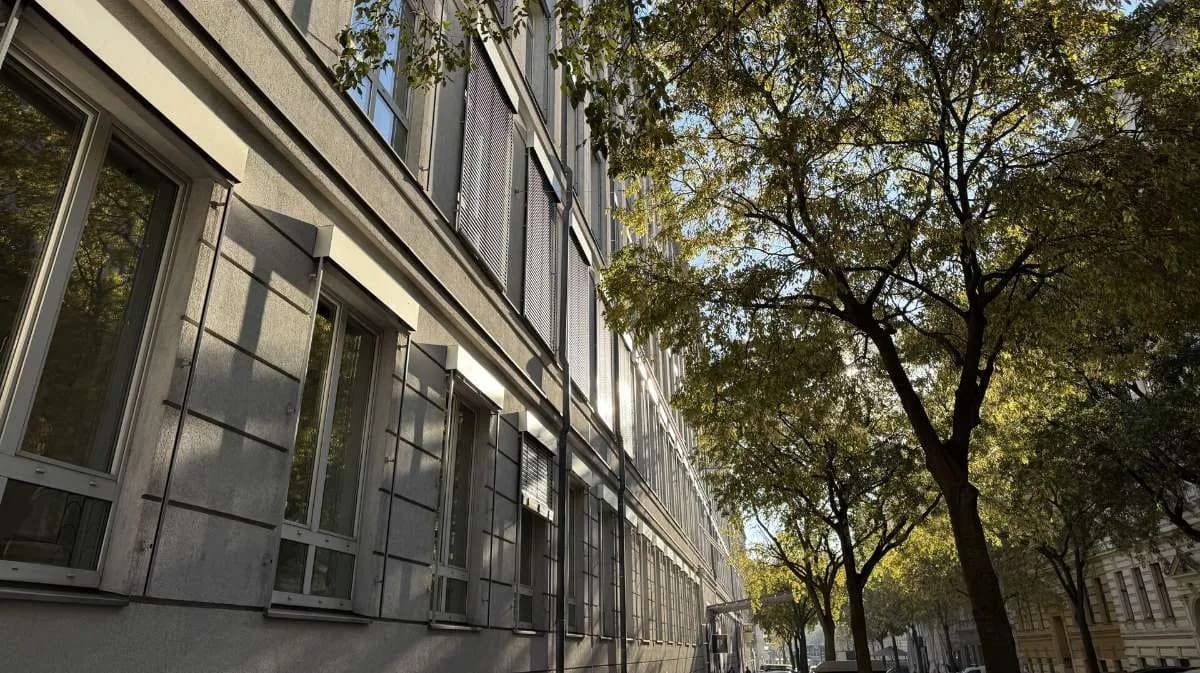 Gewerbeimmobilie mieten in Wien – 619 m², € 15
