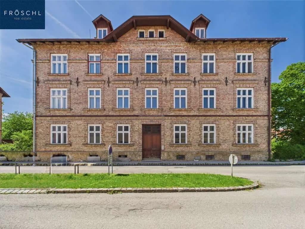52-Zimmer-Gewerbeimmobilie kaufen in Neunkirchen – 2 095 m², € 2.450.000 – Bild 2 von 31