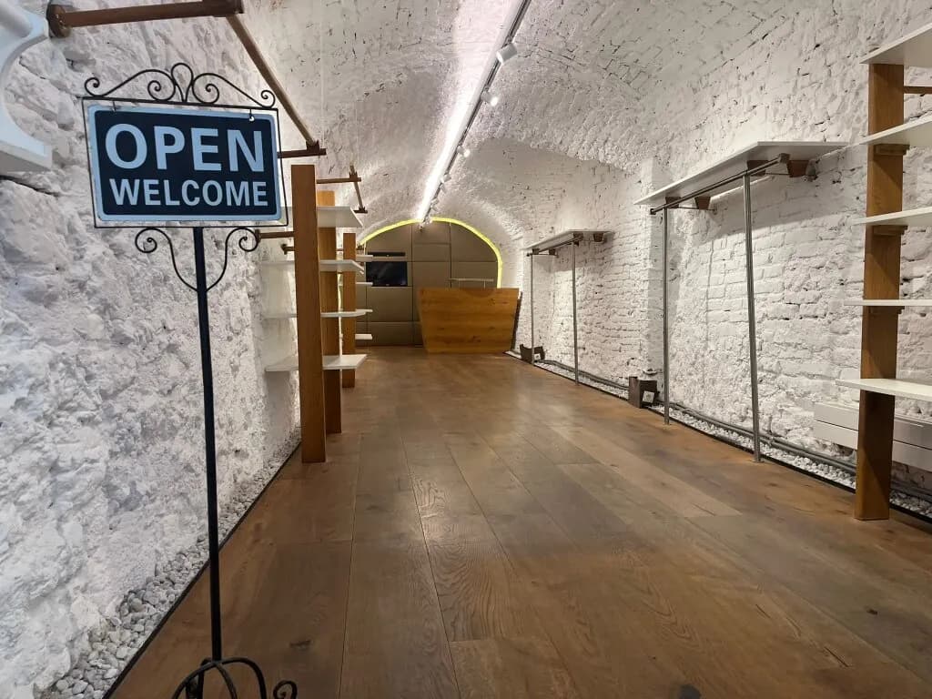 Gewerbeimmobilie mieten in Salzburg Stadt – 38 m², € 3.100 – Bild 2 von 10