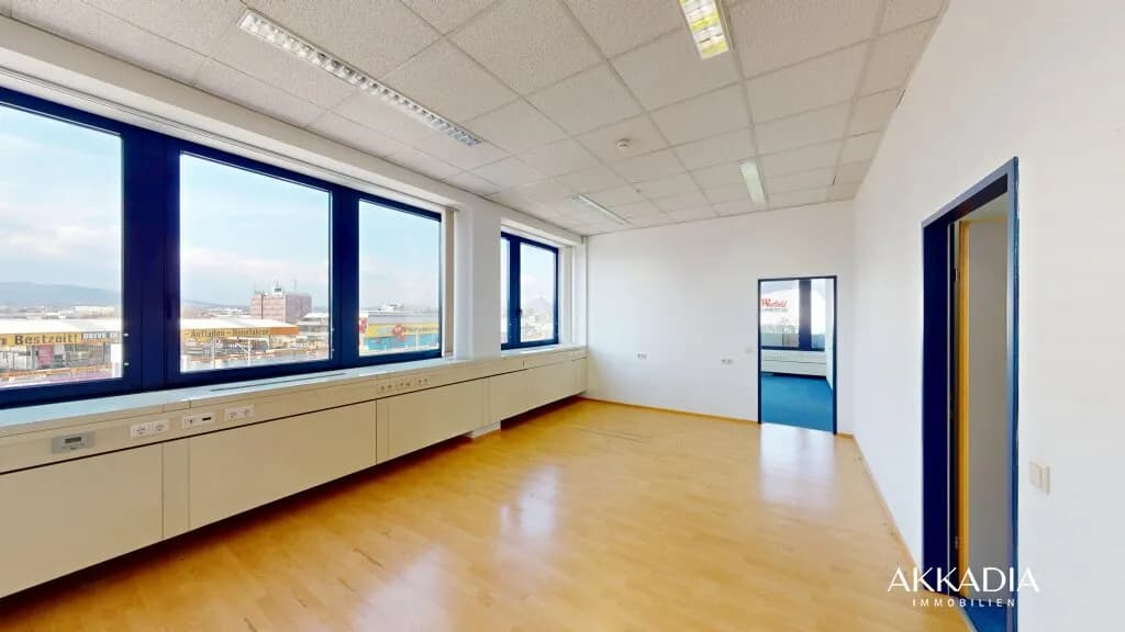 6-Zimmer-Gewerbeimmobilie mieten in Mödling – 238 m², € 4.017 – Bild 2 von 12