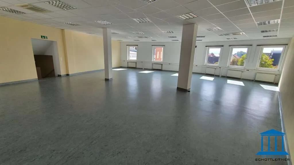 8-Zimmer-Gewerbeimmobilie mieten in Wiener Neustadt – 289 m², € 1.699