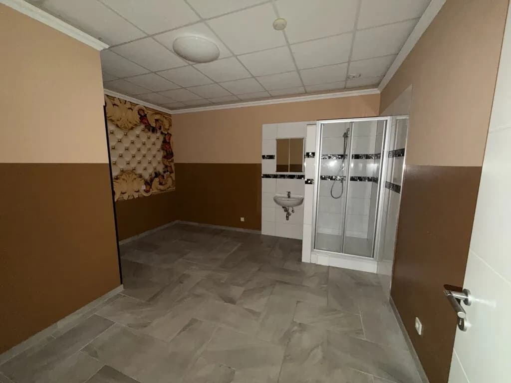 Gewerbeimmobilie kaufen in Wien – 90 m², € 215.000 – Bild 2 von 8