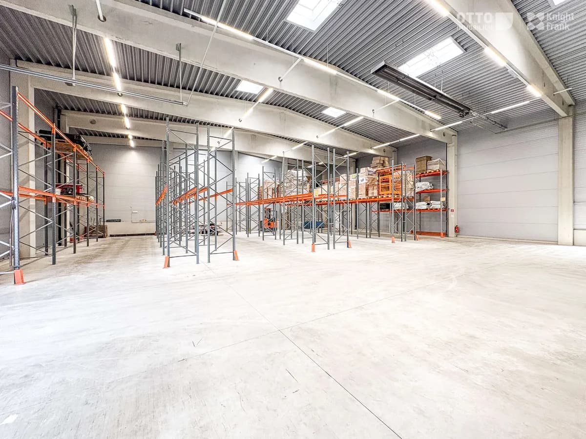 Gewerbeimmobilie mieten in Wien – 1 408 m², € 12.500