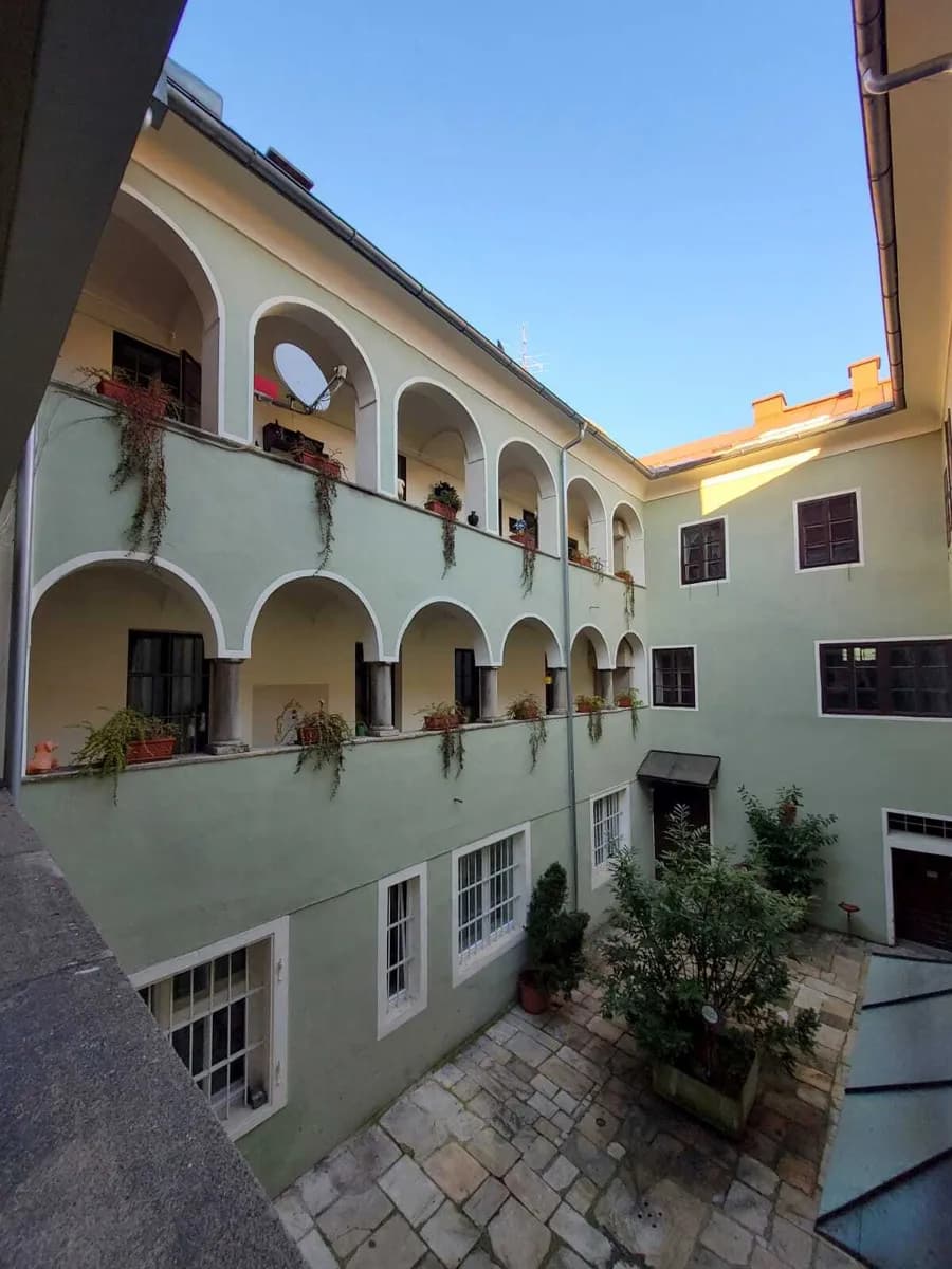 Haus kaufen in Klagenfurt – 1 200 m², € 2.650.000 – Bild 2 von 6