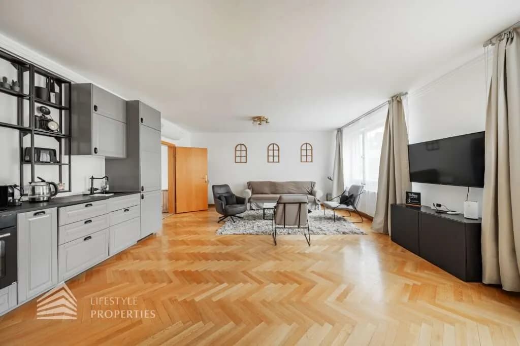 8-Zimmer-Gewerbeimmobilie mieten in Wien – 326 m², € 12.500