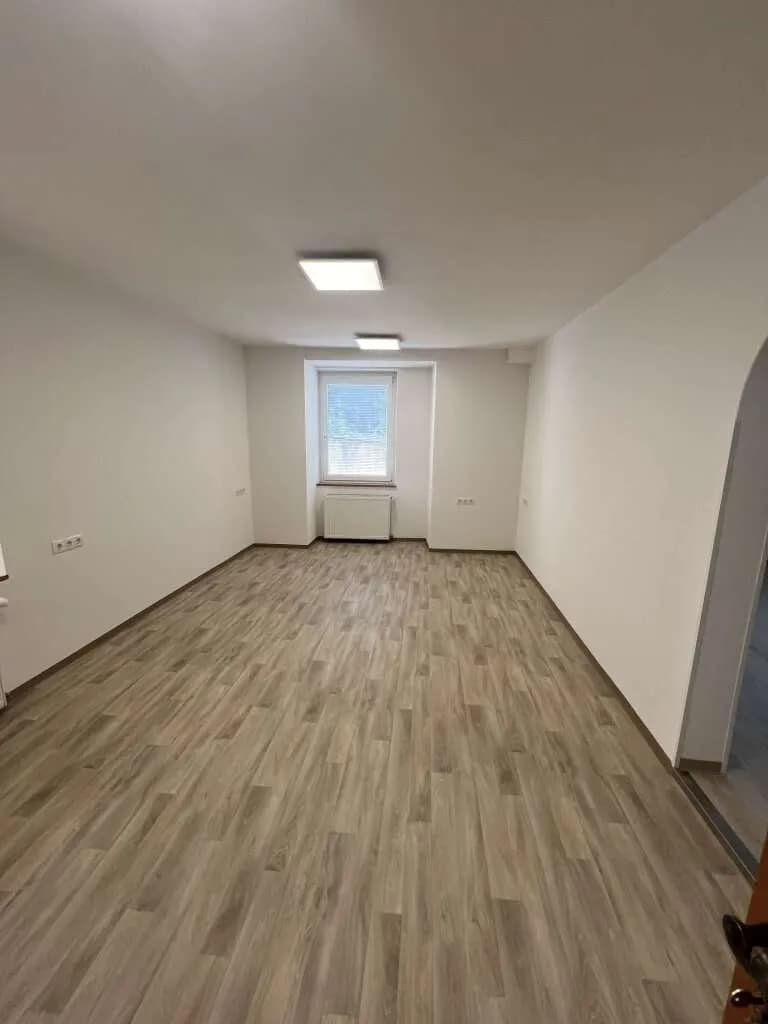 Gewerbeimmobilie mieten in Schwaz – 50 m², € 900 – Bild 3 von 6