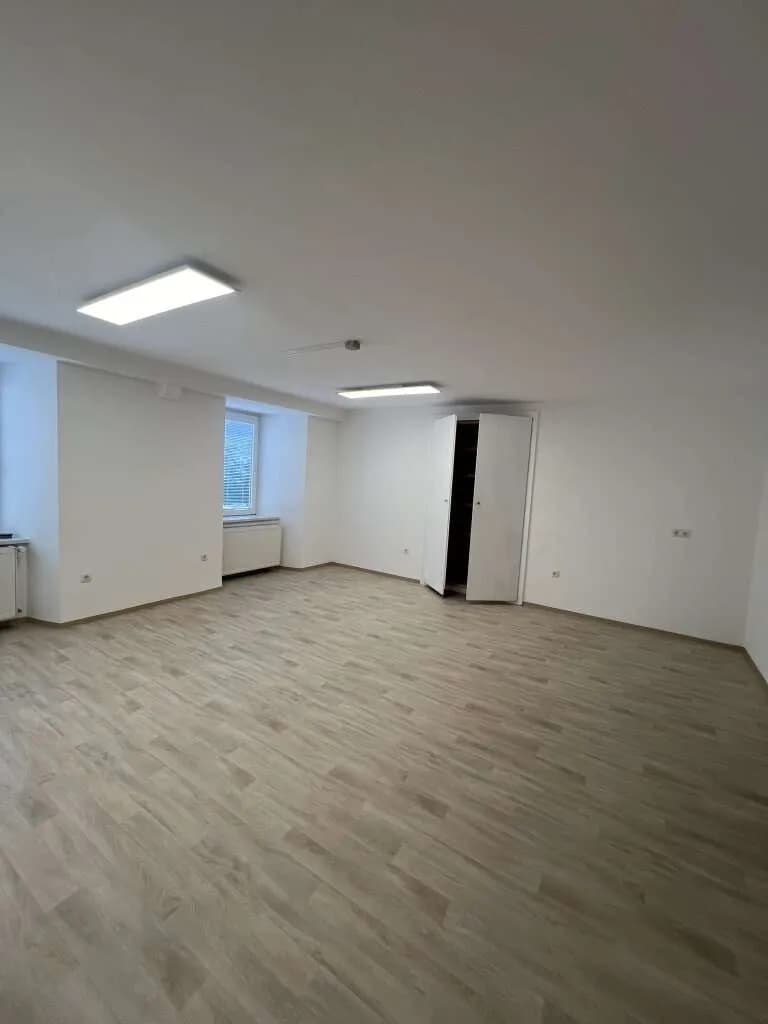 Gewerbeimmobilie mieten in Schwaz – 50 m², € 900 – Bild 4 von 6