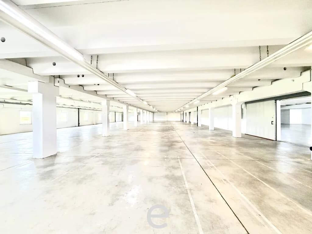 Gewerbeimmobilie mieten in Vöcklabruck – 1 700 m², € 9.000 – Bild 5 von 10