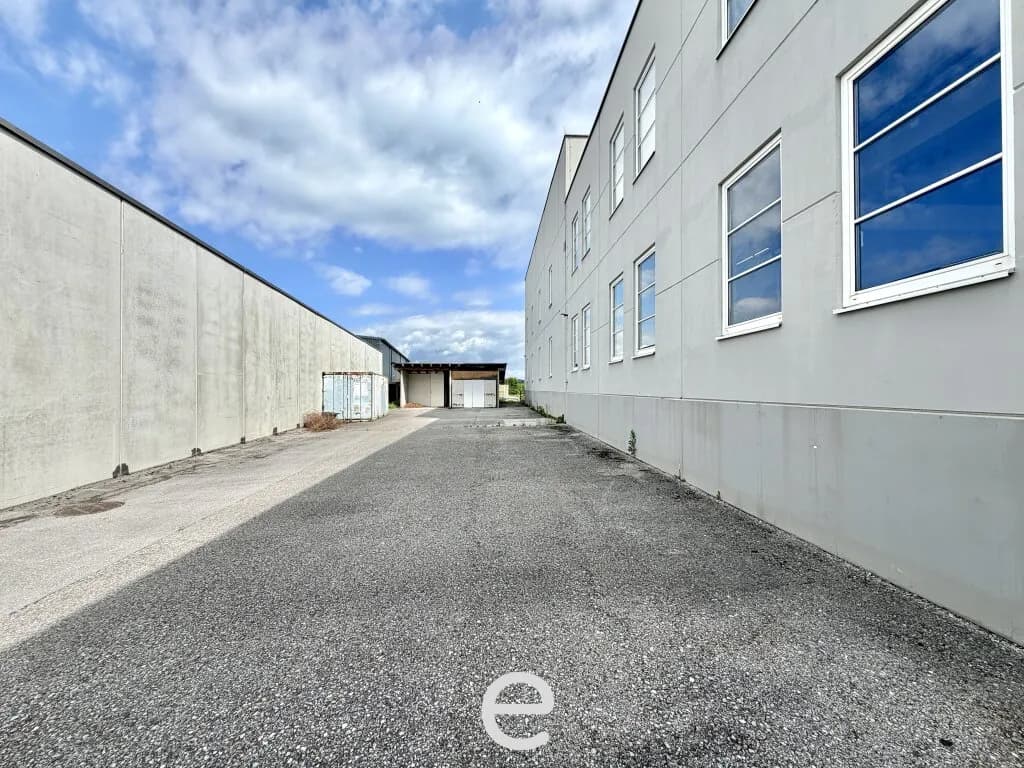 Gewerbeimmobilie mieten in Vöcklabruck – 1 700 m², € 9.000 – Bild 7 von 10