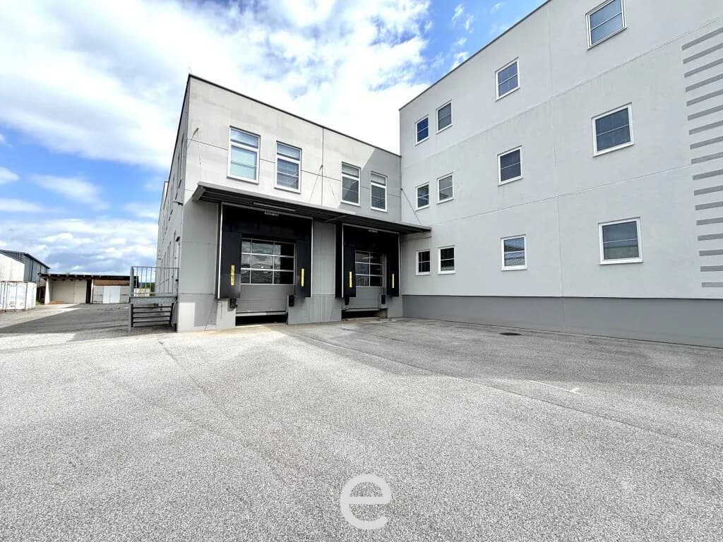 Gewerbeimmobilie mieten in Vöcklabruck – 1 700 m², € 9.000 – Bild 8 von 10