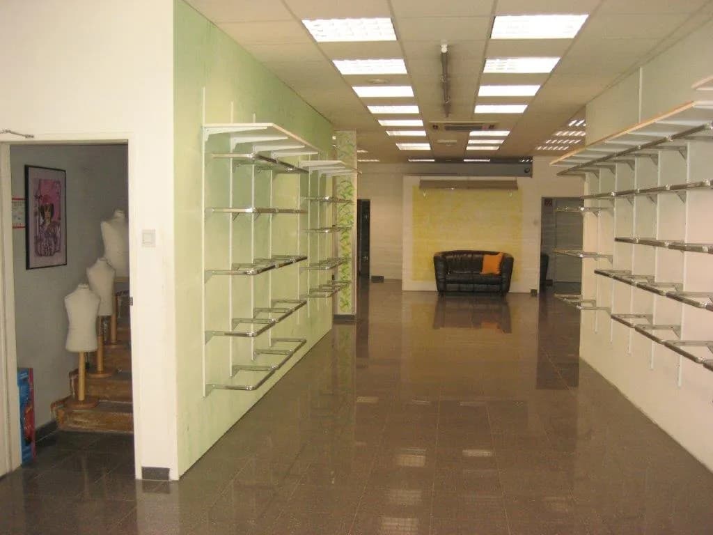 Gewerbeimmobilie kaufen in Feldkirchen – 696 m², € 320.000 – Bild 9 von 10