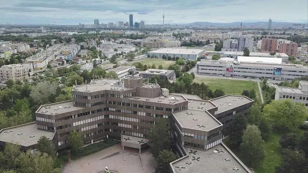 Gewerbeimmobilie mieten in Wien – 3 000 m², € 11 – Bild 1 von 5