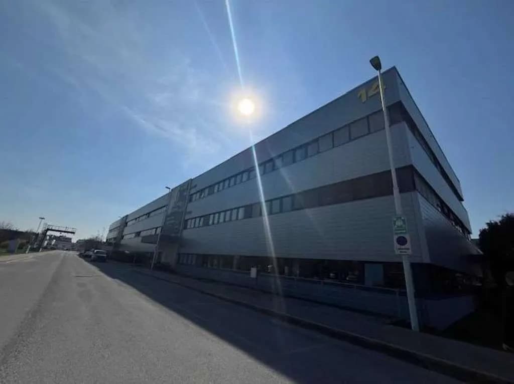 Gewerbeimmobilie mieten in Wien – 1 085 m², € 13 – Bild 1 von 17