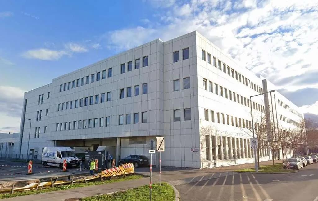 Gewerbeimmobilie mieten in Wien – 2 407 m², € 10 – Bild 1 von 6