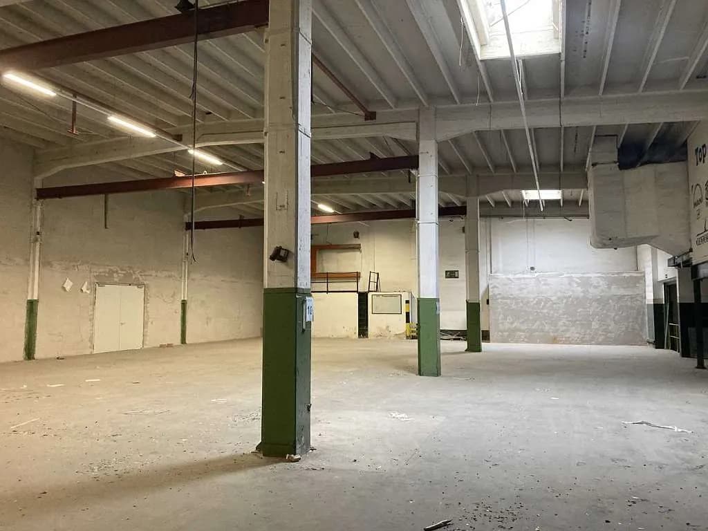Gewerbeimmobilie mieten in Baden – 900 m² – Bild 2 von 5