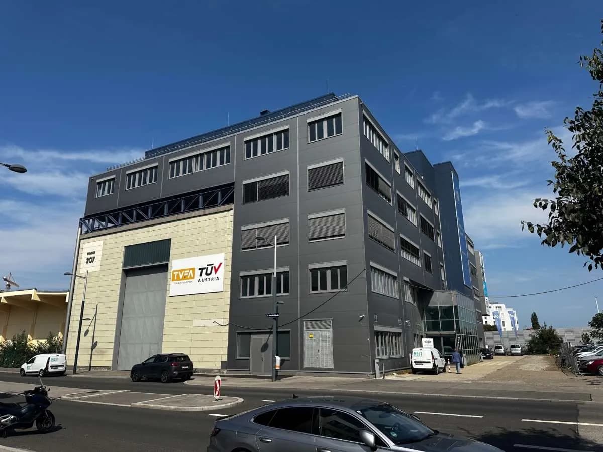 Gewerbeimmobilie mieten in Wien – 1 500 m², € 9 – Bild 2 von 15