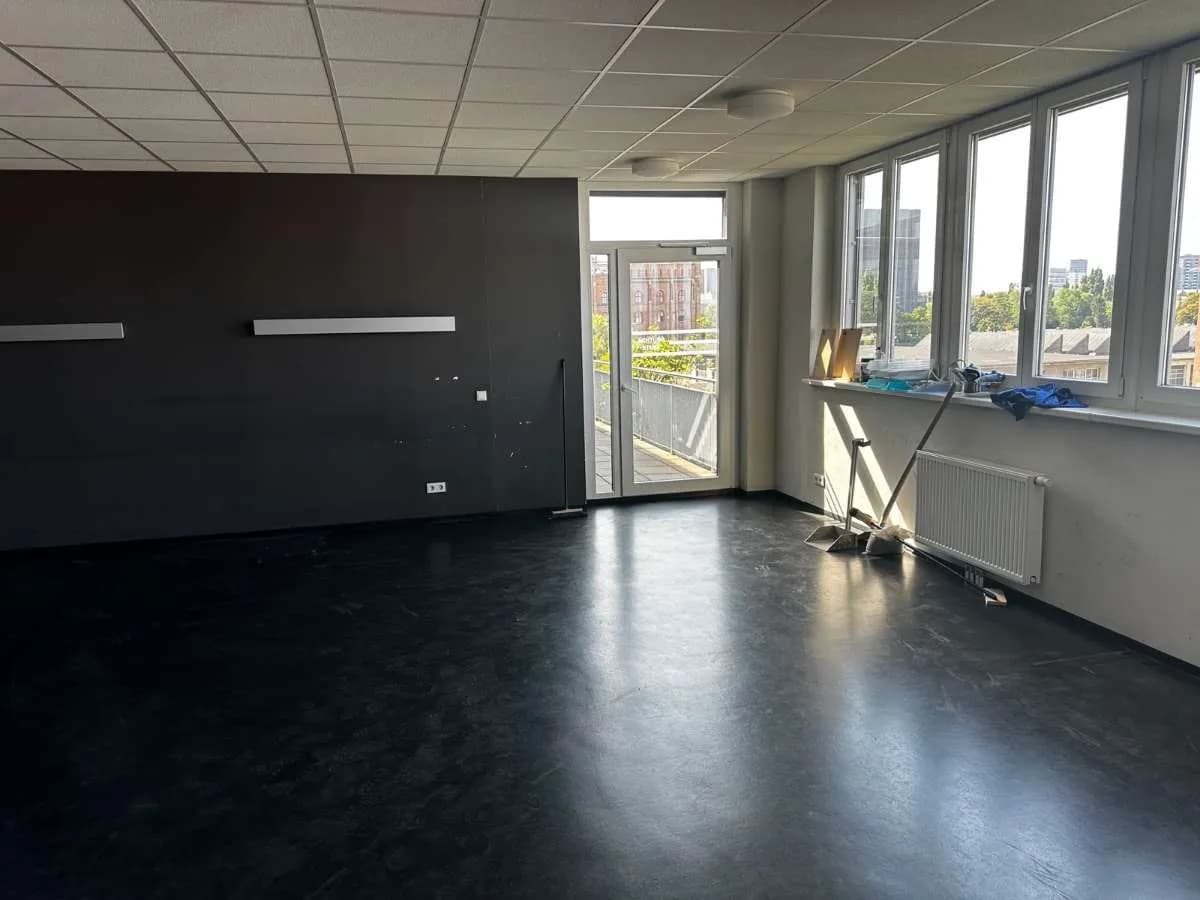 Gewerbeimmobilie mieten in Wien – 1 500 m², € 9 – Bild 11 von 15