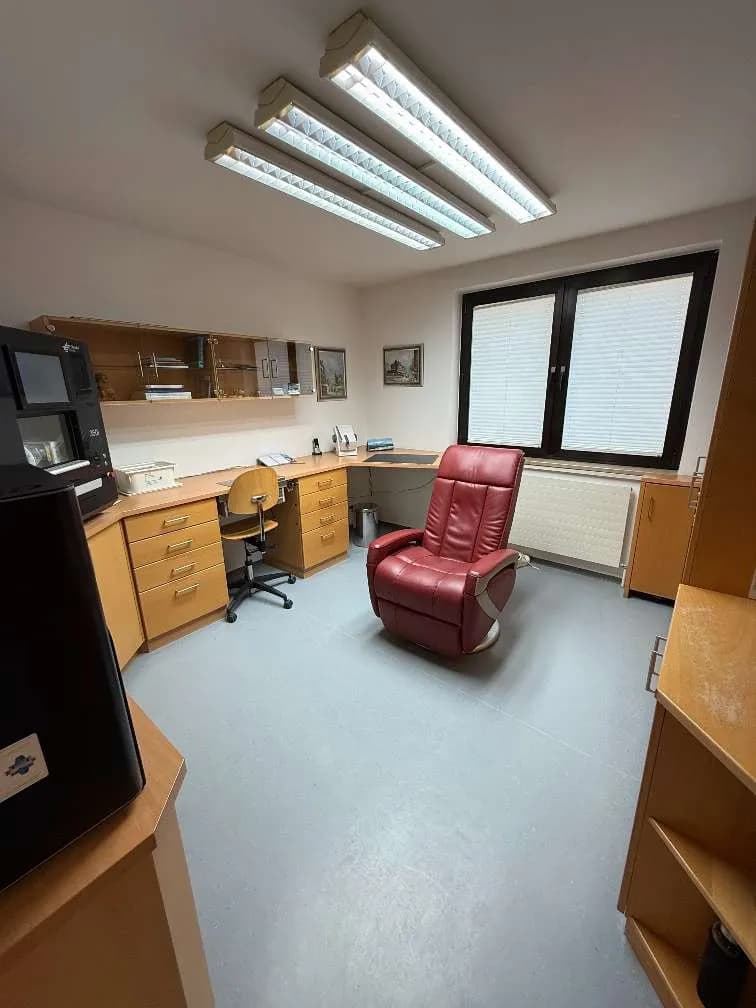 6-Zimmer-Gewerbeimmobilie mieten in Wels – 140 m², € 2.900 – Bild 5 von 15