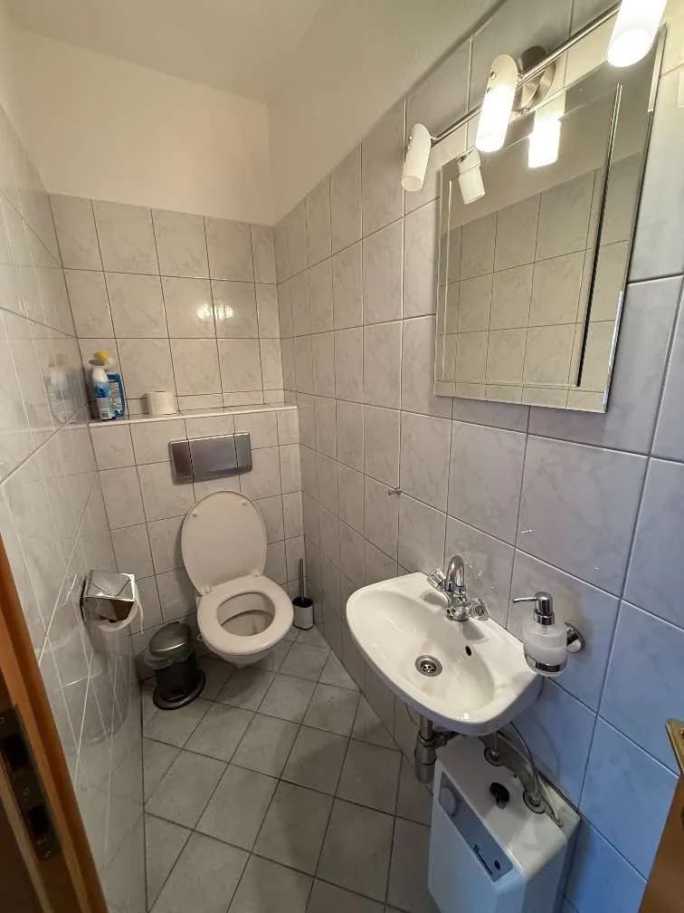 6-Zimmer-Gewerbeimmobilie mieten in Wels – 140 m², € 2.900 – Bild 15 von 15