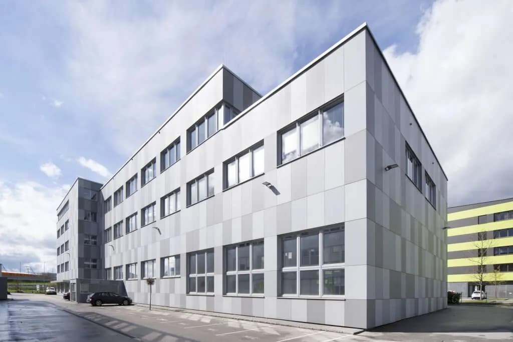Gewerbeimmobilie mieten in Linz – 1 754 m², € 32.106