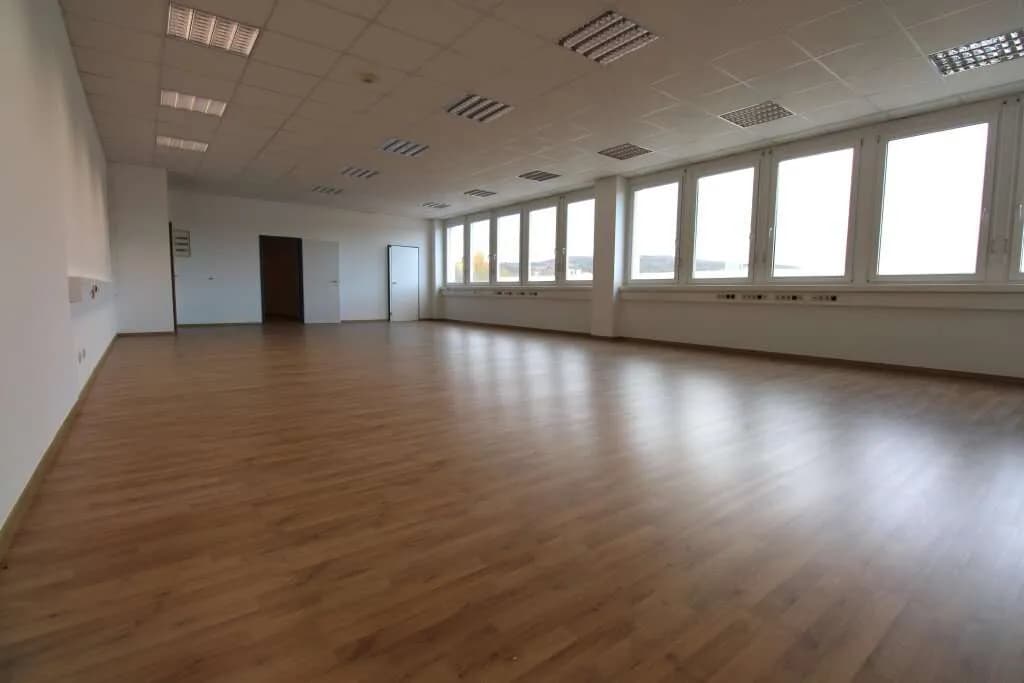 1-Zimmer-Gewerbeimmobilie mieten in Baden – 113 m², € 1.403 – Bild 3 von 4