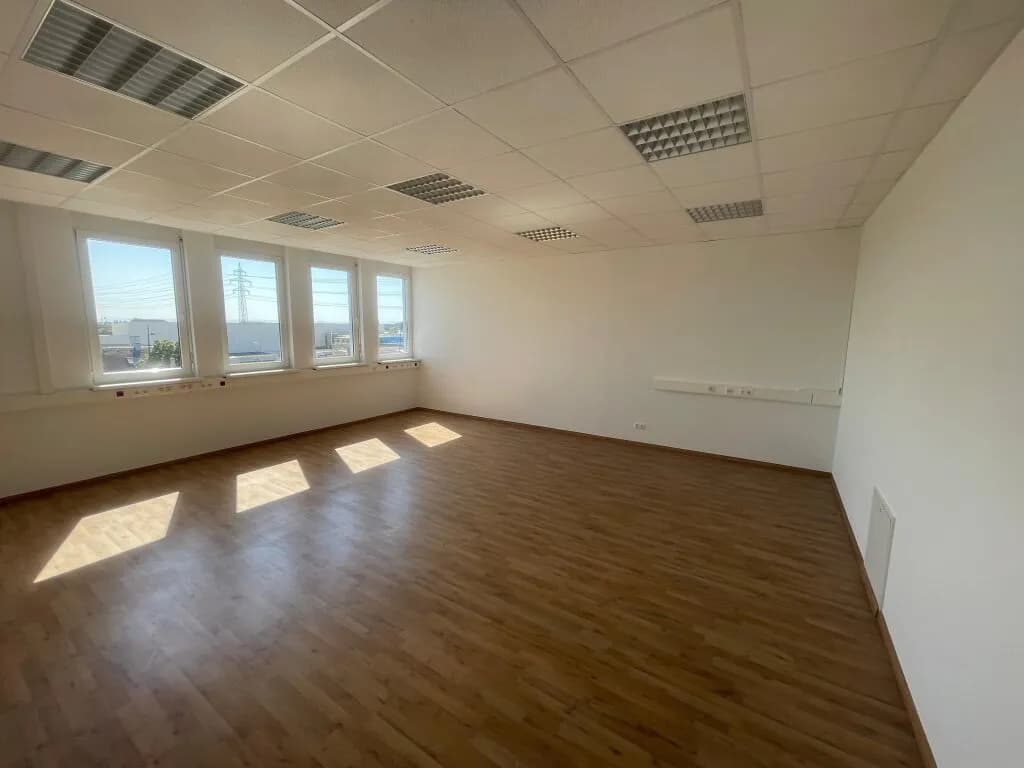 3-Zimmer-Gewerbeimmobilie mieten in Mödling – 108 m², € 1.380 – Bild 2 von 8