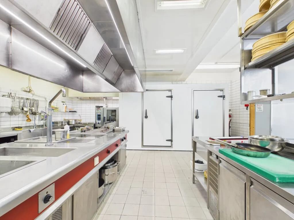 5-Zimmer-Gewerbeimmobilie mieten in Bregenz – 345 m² – Bild 13 von 24