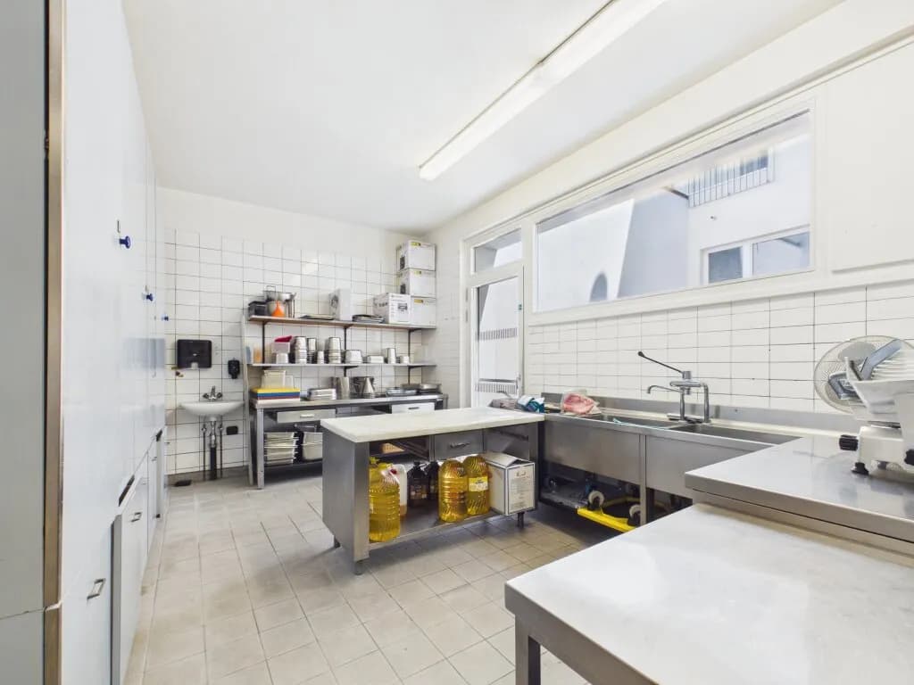 5-Zimmer-Gewerbeimmobilie mieten in Bregenz – 345 m² – Bild 14 von 24