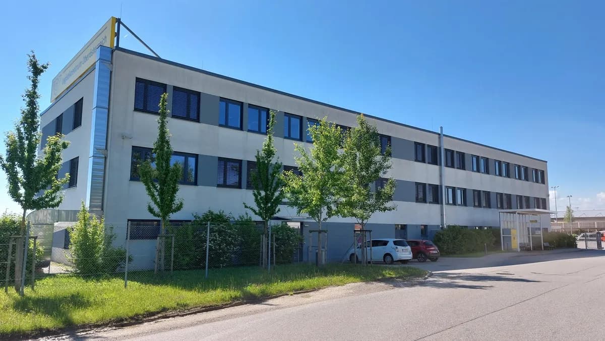 Gewerbeimmobilie mieten in Linz Land – 445 m², € 5.113