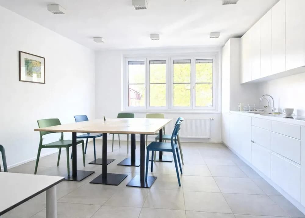 Gewerbeimmobilie mieten in Wien – 307 m², € 28