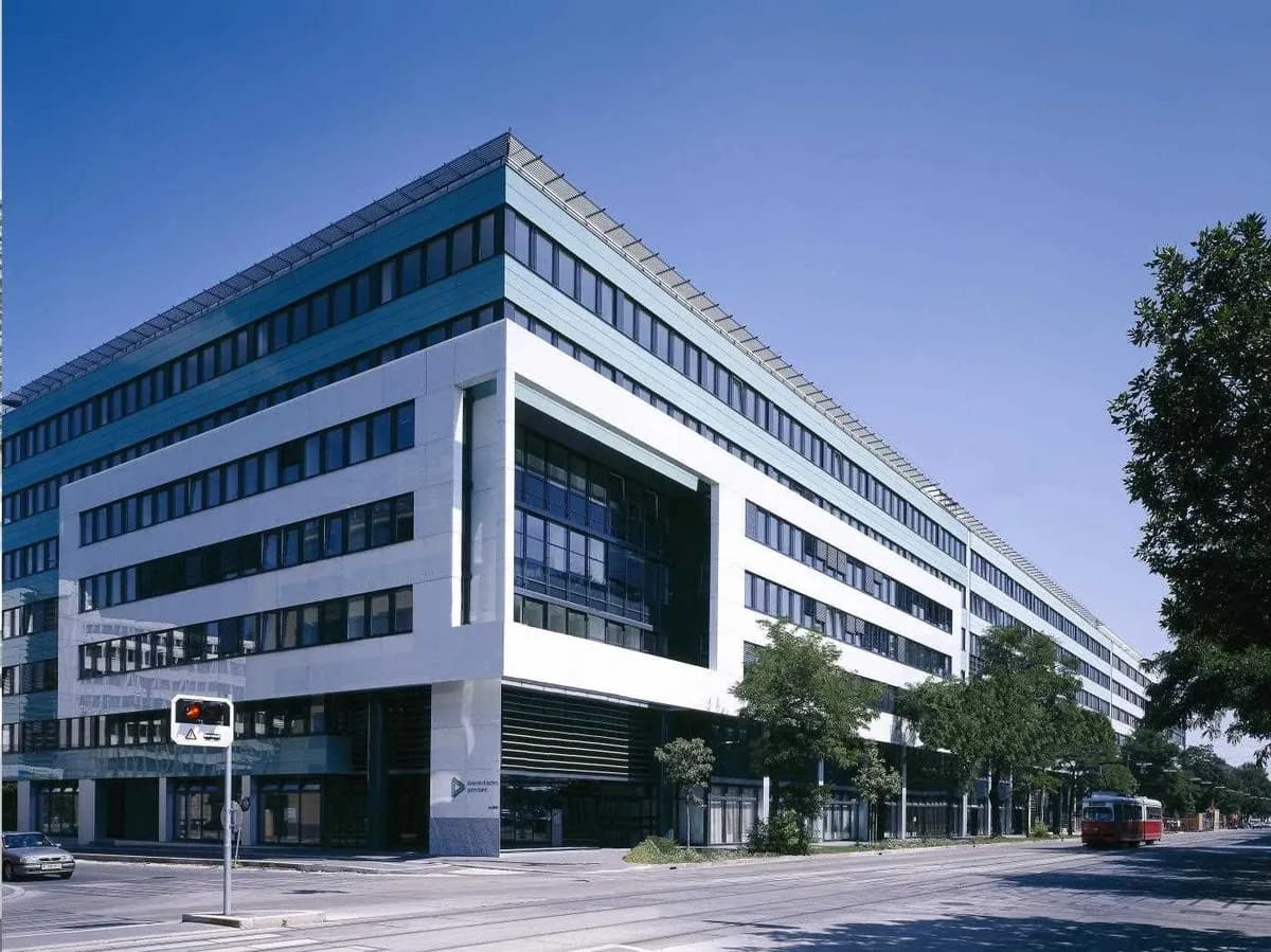Gewerbeimmobilie mieten in Wien – 1 369 m², € 14 – Bild 1 von 7