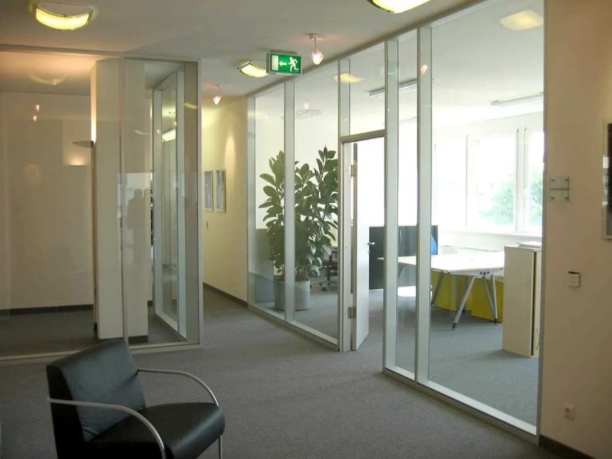 Gewerbeimmobilie mieten in Wien – 1 369 m², € 14 – Bild 2 von 7