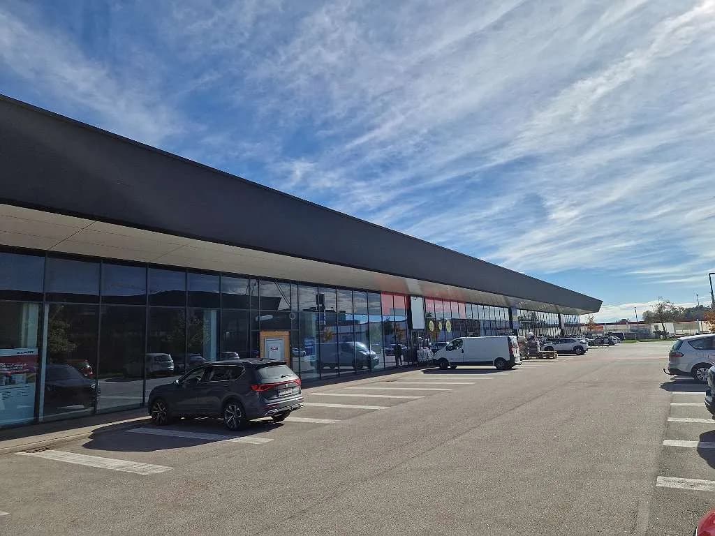 Gewerbeimmobilie mieten in Wels – 452 m², € 5.424 – Bild 2 von 4