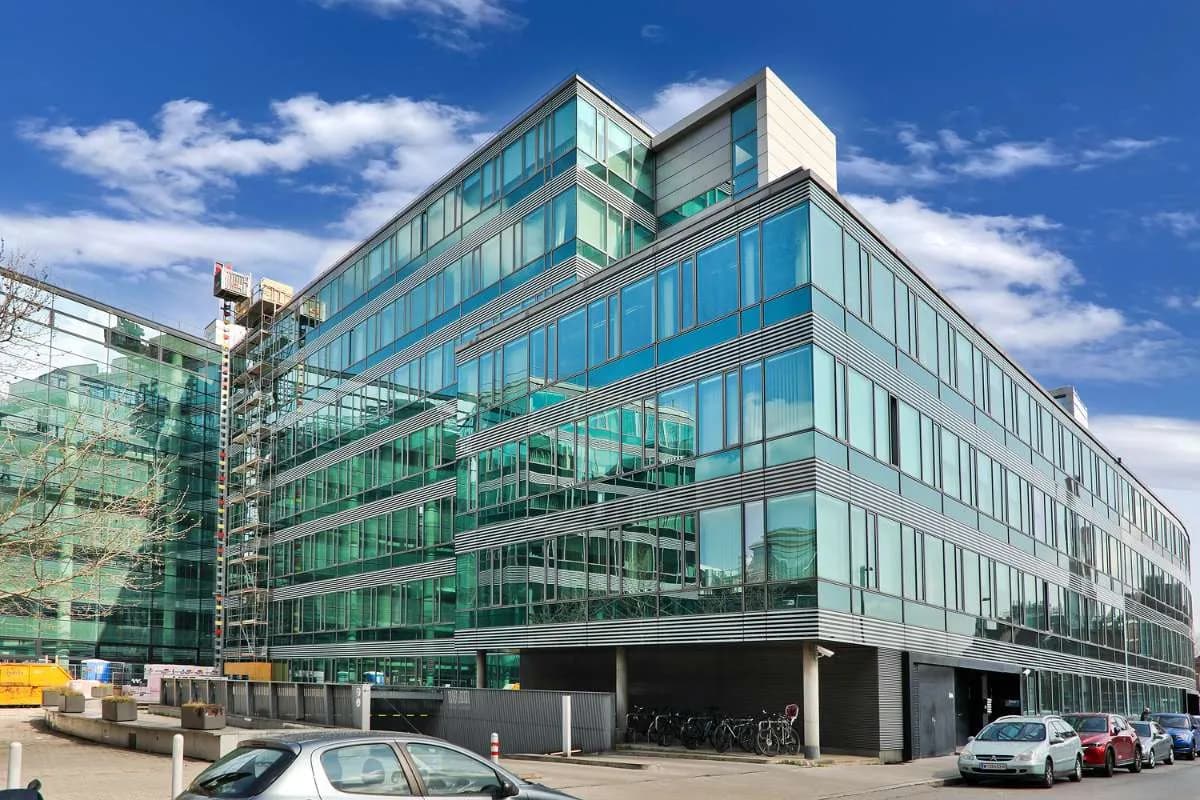 Gewerbeimmobilie mieten in Wien – 4 477 m², € 15 – Bild 1 von 23