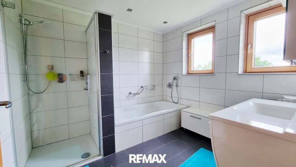 10-Zimmer-Haus mieten in Rohrbach – 190 m², € 1.200 – Bild 3 von 19