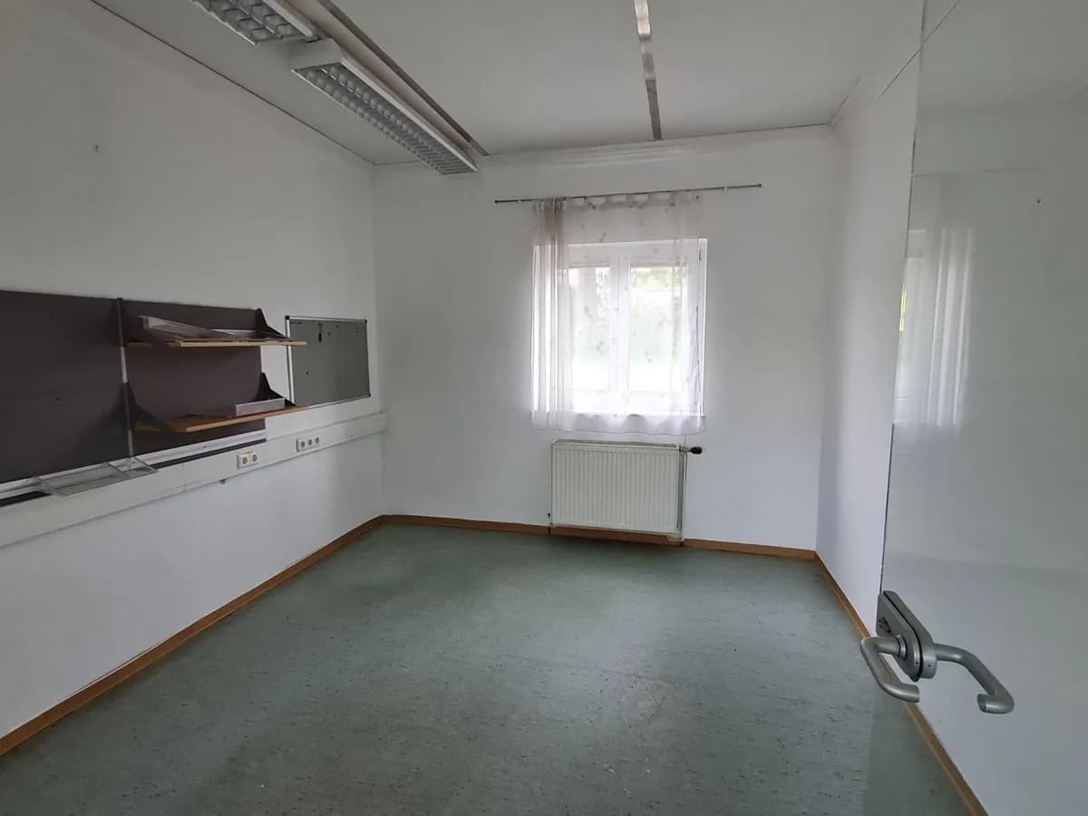Gewerbeimmobilie mieten in Sankt Pölten Land – 116 m², € 1.112 – Bild 2 von 5