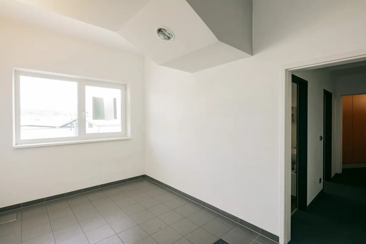 12-Zimmer-Gewerbeimmobilie mieten in Amstetten – 400 m², € 4.779 – Bild 16 von 17
