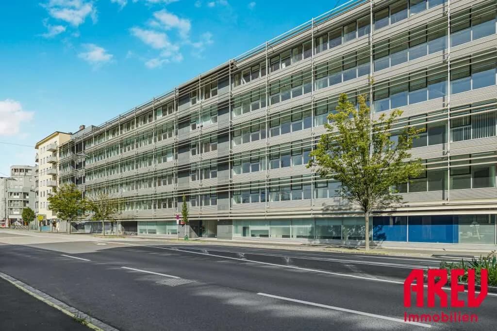 Gewerbeimmobilie mieten in Linz – 2 082 m², € 24.540 – Bild 2 von 12