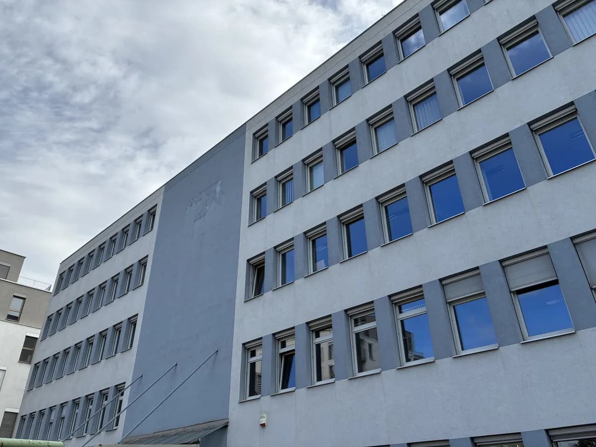 Gewerbeimmobilie mieten in Wien – 3 046 m², € 38.504 – Bild 1 von 9