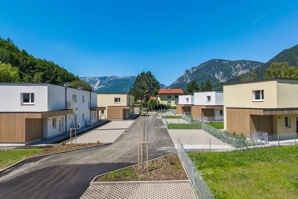4-Zimmer-Haus mieten in Neunkirchen – 103 m², € 1.242 – Bild 2 von 16